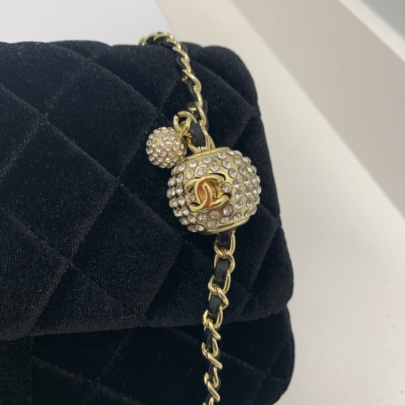 Velvet Black crossbody bag - Picture 2 of 11